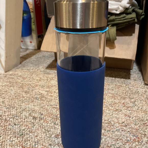 LIVING SOLUTIONS SPILLPROOF GLASS BOTTLE 20 oz BLUE BRAND NEW - Picture 3 of 3